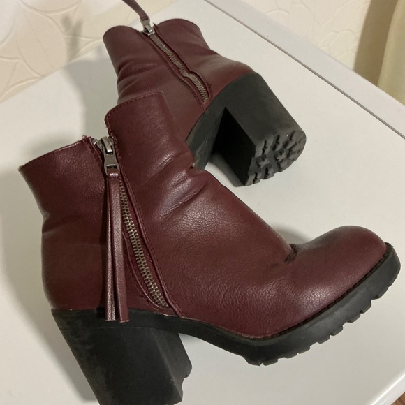 Cute chunky ankle boots, size 8, burgundy - Picture 2 of 5